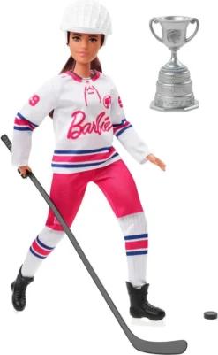 Barbie Wintersport Eishockeyspielerin-Puppe Brünett, Kurvige Form (30 Cm) Mit Hemd, Helm, Hockeyschläger, Puck & Trophäe, Für Kinder Ab 3 Jahren