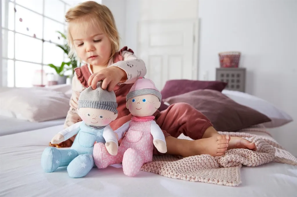 HABA Kuschelpuppe Pit, Schmusepuppe, Puppe, Stoffpuppe, Ab 0 Jahren, 305753 4 HABA Kuschelpuppe Pit, Schmusepuppe, Puppe, Stoffpuppe, Ab 0 Jahren, 305753 – Bild 2