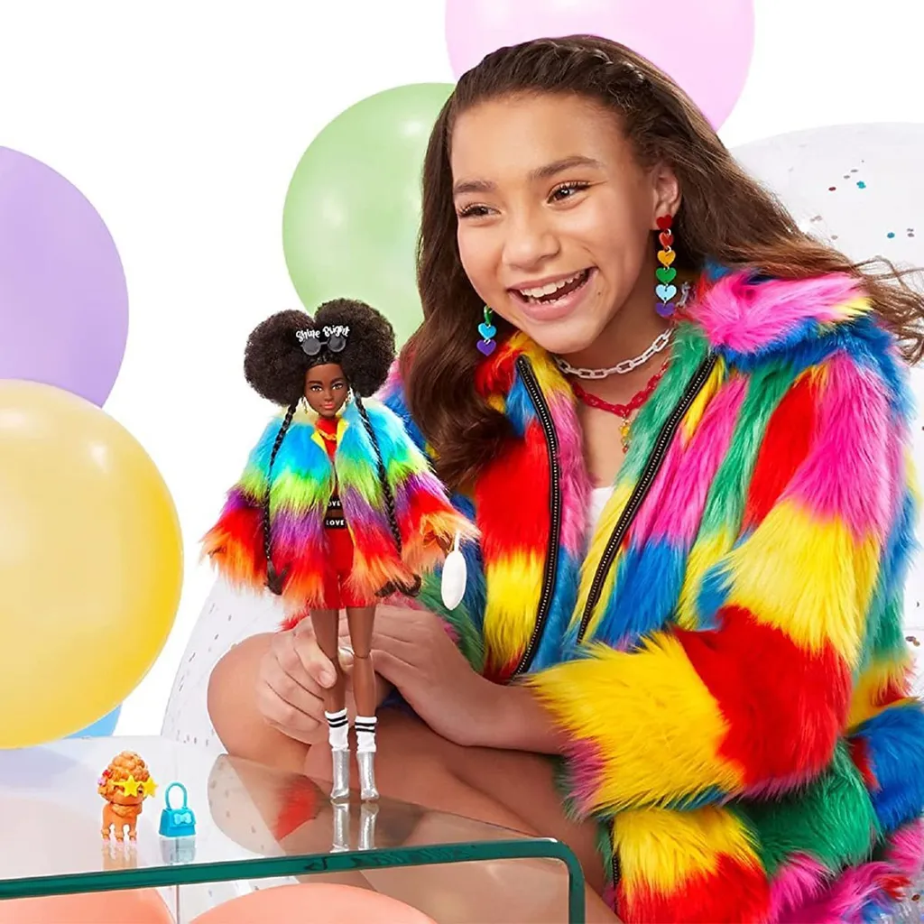 Barbie Extra Puppe Mit Afro Und Regenbogen-Jacke, Inkl. Haustier 14 Barbie Extra Puppe Mit Afro Und Regenbogen-Jacke, Inkl. Haustier – Bild 12