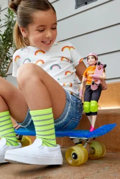 Barbie Berufe Sport Skateboarder Puppe, Geschenk Und Spielzeug Ab 3 Jahren -Kinderspielzeug Rabatte 34173ce3d1aa4fbf24f6a3ed9e91b7dd