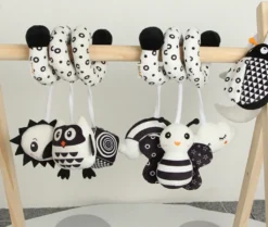 Biene Spiral Hängend Krippe Bett Herum Mit Glocke Spielzeug Baby Schwarz Weiß Eye Sensing Quietscher Puppe Babyspielzeug 13 Biene Spiral Hängend Krippe Bett Herum Mit Glocke Spielzeug Baby Schwarz Weiß Eye Sensing Quietscher Puppe Babyspielzeug -Kinderspielzeug Rabatte 5ba23eb8ed3ae63c3bfe9f517a93cddc