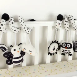 Biene Spiral Hängend Krippe Bett Herum Mit Glocke Spielzeug Baby Schwarz Weiß Eye Sensing Quietscher Puppe Babyspielzeug 12 Biene Spiral Hängend Krippe Bett Herum Mit Glocke Spielzeug Baby Schwarz Weiß Eye Sensing Quietscher Puppe Babyspielzeug -Kinderspielzeug Rabatte 6465bfdd3e830af043dc80cfba5c6064