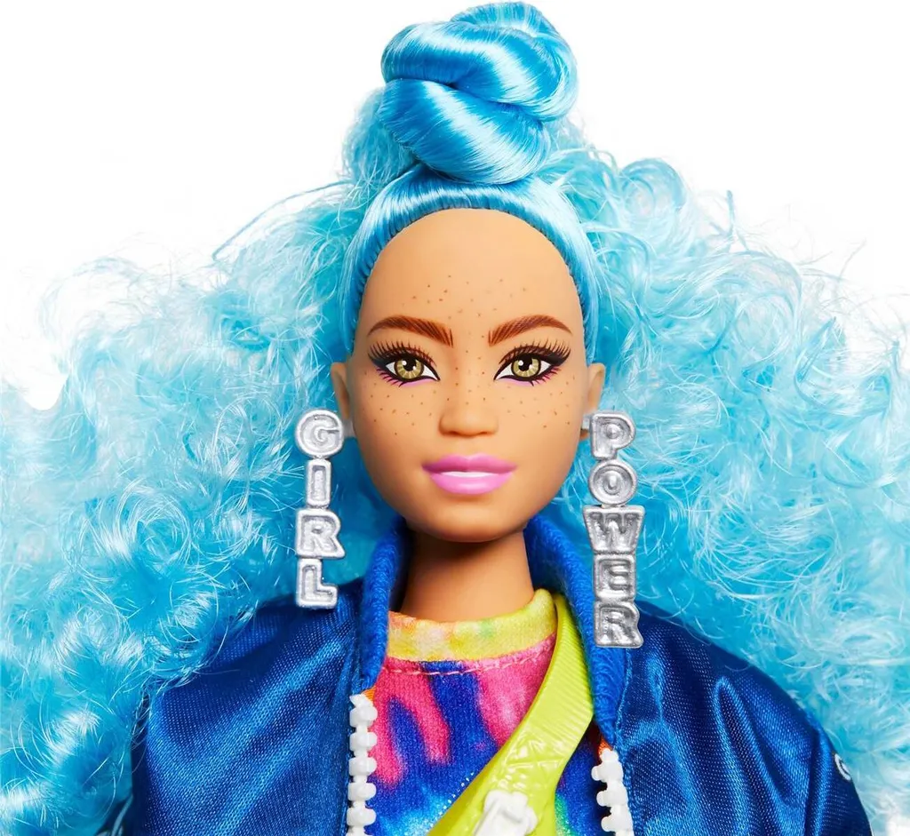 Barbie Extra Puppe Mit Blauen Haaren Und Skateboard, Inkl. Haustier 11 Barbie Extra Puppe Mit Blauen Haaren Und Skateboard, Inkl. Haustier – Bild 9