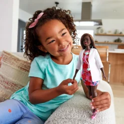 Mattel GYT29 - Barbie - You Can Be Anything - Ärztin-Puppe Mit Berufsbekleidung Und Zubehör -Kinderspielzeug Rabatte 69759f001375701d9d07ba4c05cd49d3