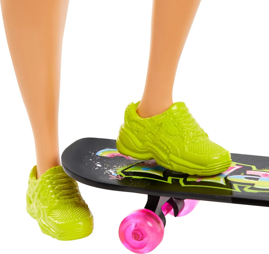Barbie Extra Puppe Mit Blauen Haaren Und Skateboard, Inkl. Haustier 6 Barbie Extra Puppe Mit Blauen Haaren Und Skateboard, Inkl. Haustier – Bild 4